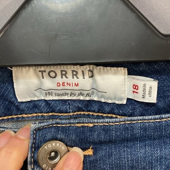 Torrid Blue Jean Shorts Size 18 - Picture 8 of 10